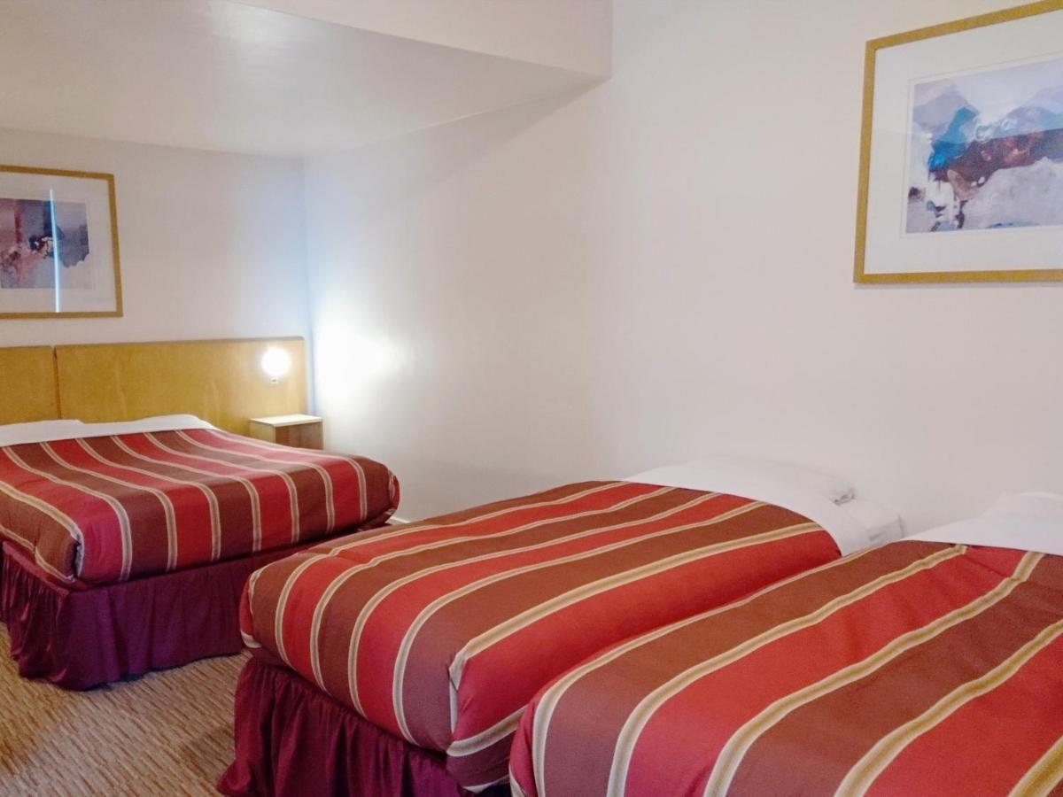 St Giles Heathrow - A St Giles Hotel Feltham Екстериор снимка