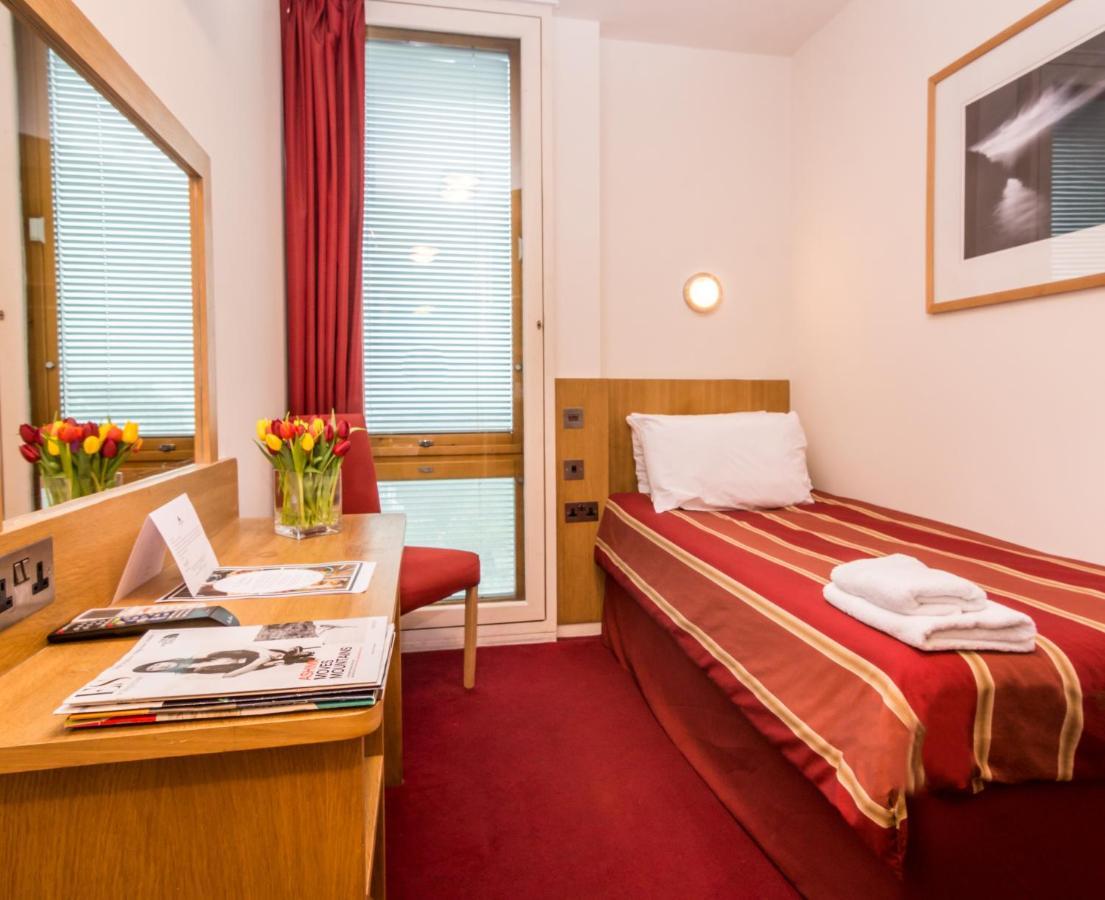St Giles Heathrow - A St Giles Hotel Feltham Екстериор снимка