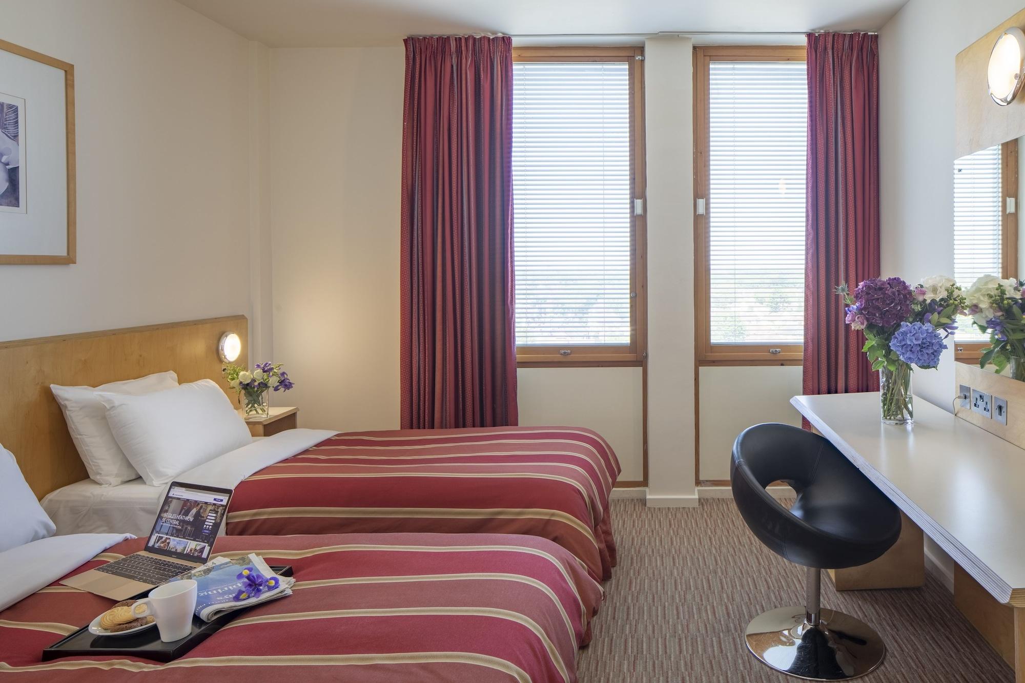 St Giles Heathrow - A St Giles Hotel Feltham Екстериор снимка