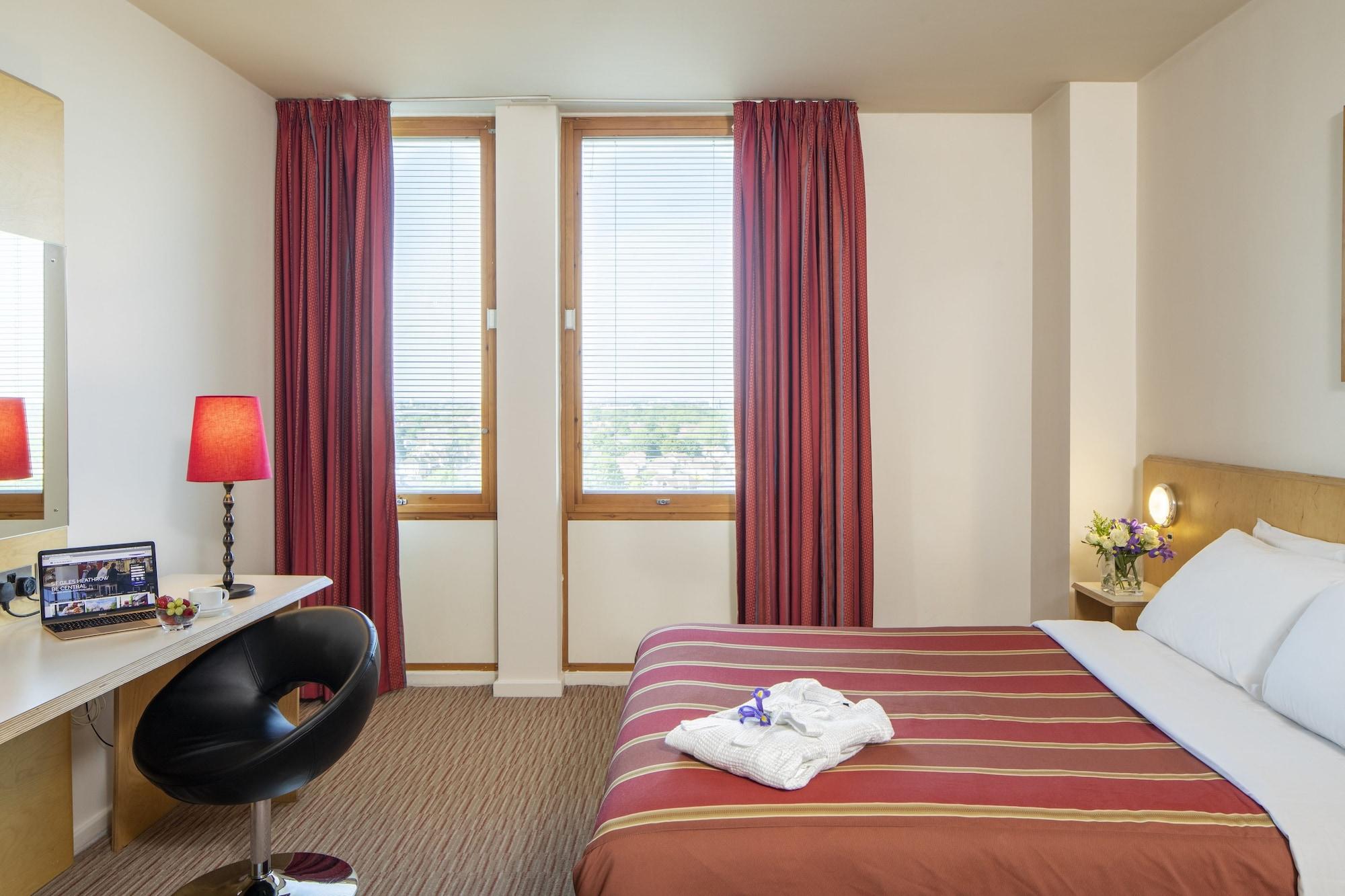 St Giles Heathrow - A St Giles Hotel Feltham Екстериор снимка