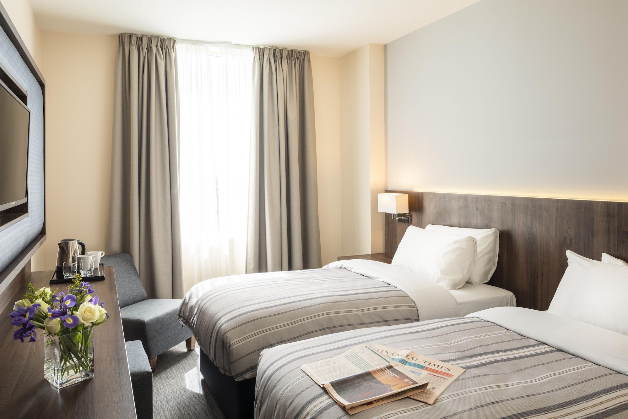 St Giles Heathrow - A St Giles Hotel Feltham Екстериор снимка