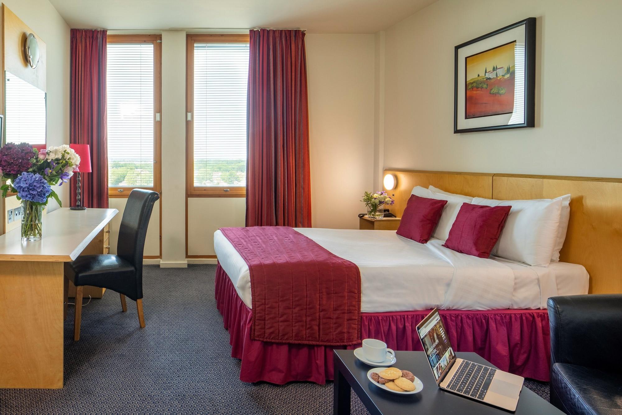 St Giles Heathrow - A St Giles Hotel Feltham Екстериор снимка