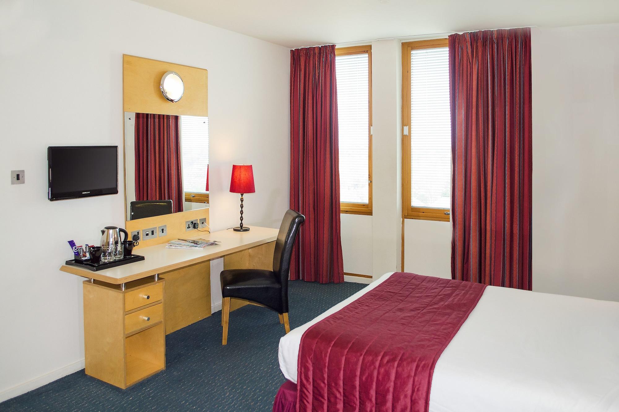 St Giles Heathrow - A St Giles Hotel Feltham Екстериор снимка
