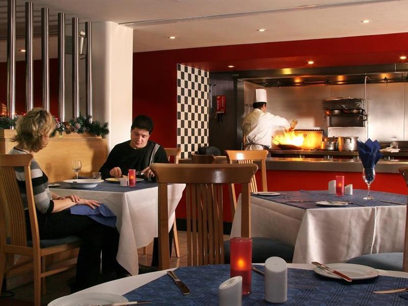 St Giles Heathrow - A St Giles Hotel Feltham Екстериор снимка