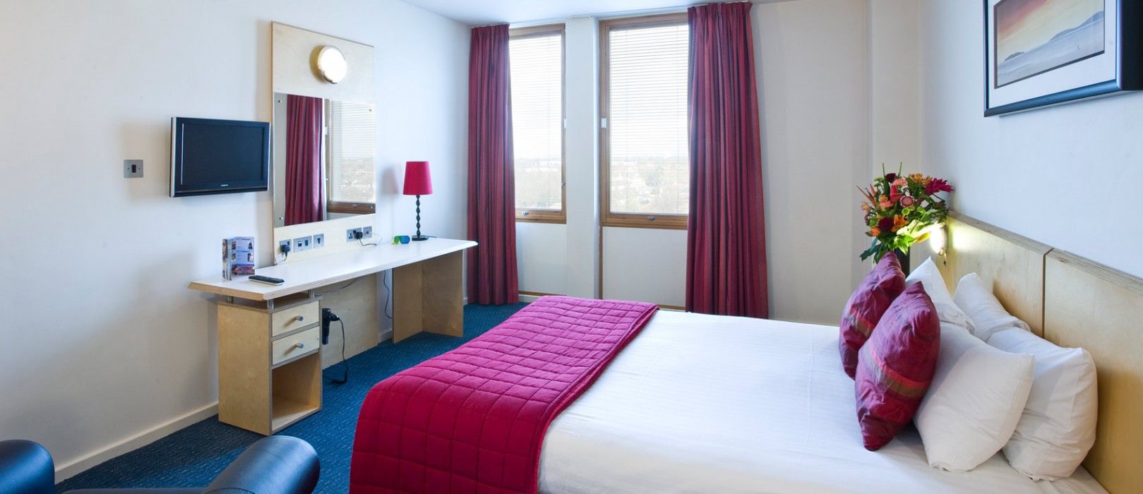St Giles Heathrow - A St Giles Hotel Feltham Екстериор снимка