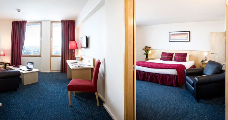 St Giles Heathrow - A St Giles Hotel Feltham Екстериор снимка