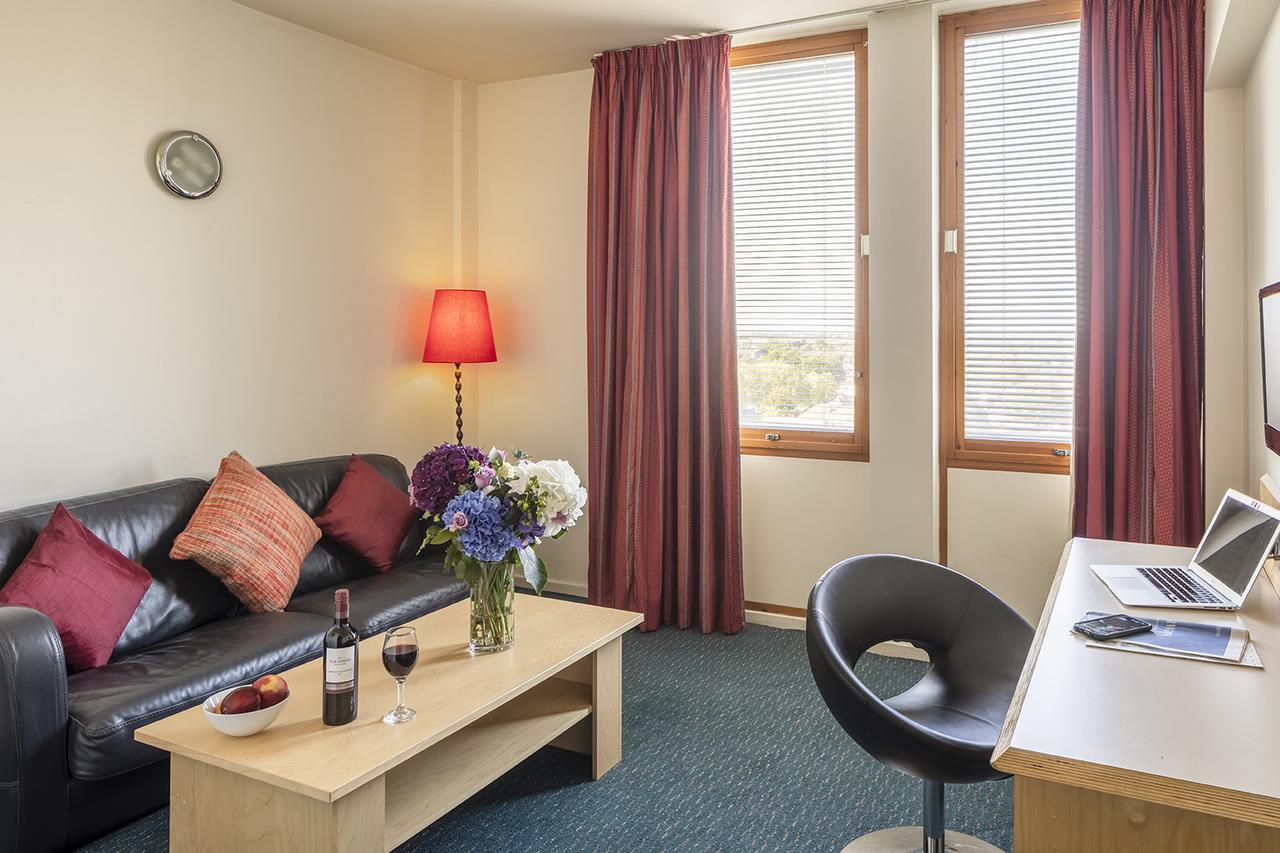 St Giles Heathrow - A St Giles Hotel Feltham Екстериор снимка