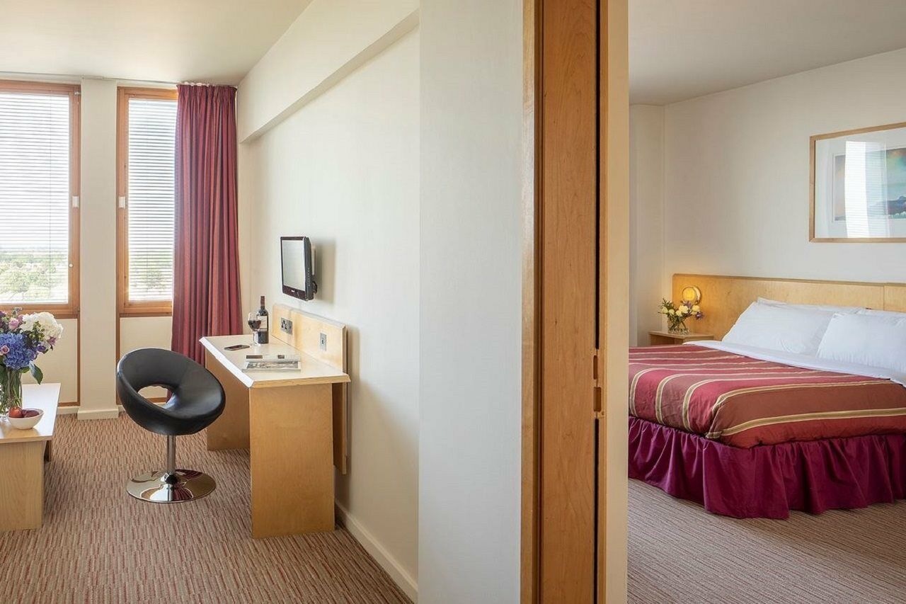 St Giles Heathrow - A St Giles Hotel Feltham Екстериор снимка