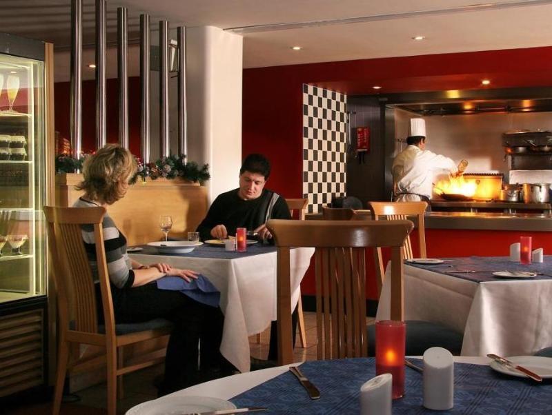 St Giles Heathrow - A St Giles Hotel Feltham Екстериор снимка